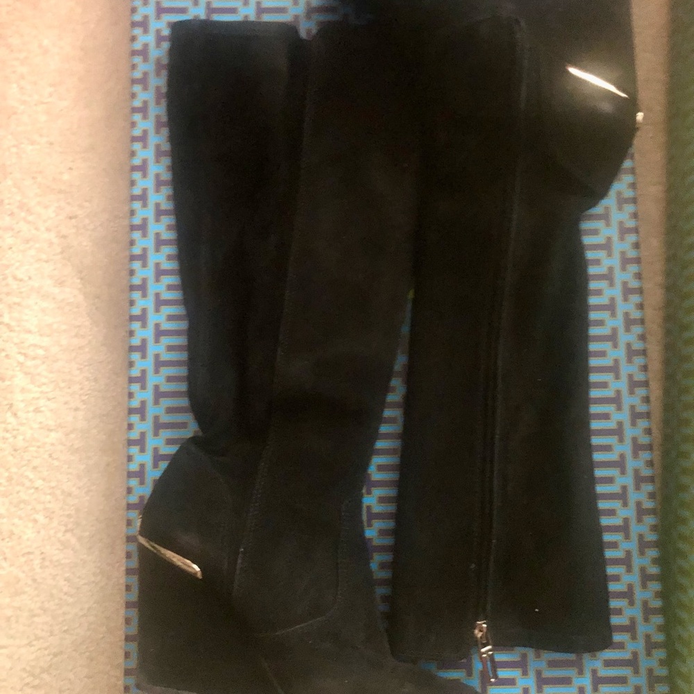 Tory Burch size 8 wedge black suede boot